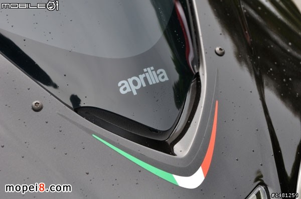 Śٿ_(d)Aprilia SRV850