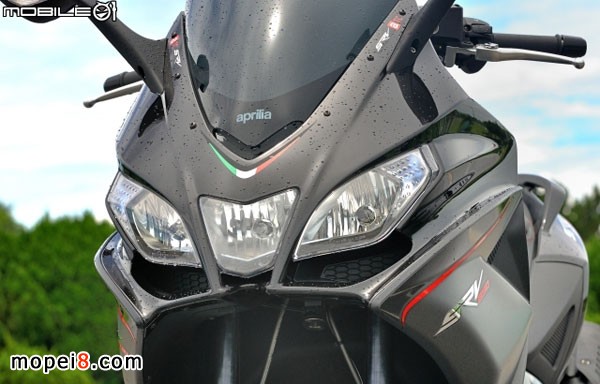 Śٿ_(d)Aprilia SRV850